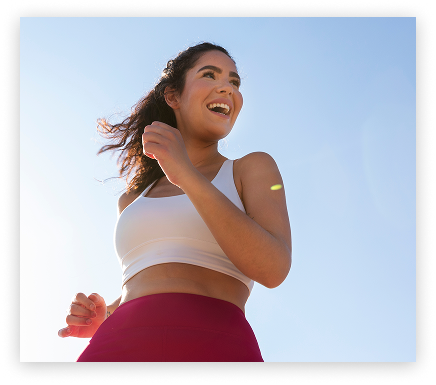 mulher jovem correndo